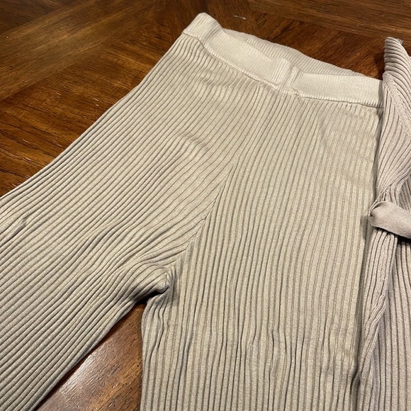 H&M Beige Ribbed Sweater Set - Picture 10 of 13